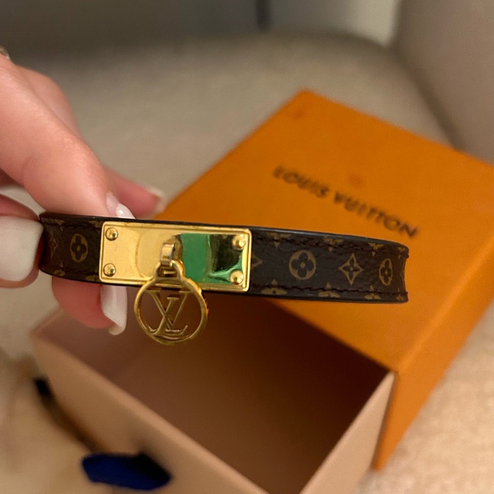 Louis Vuitton Brown and Gold Belt with Iconic Monogram Design
